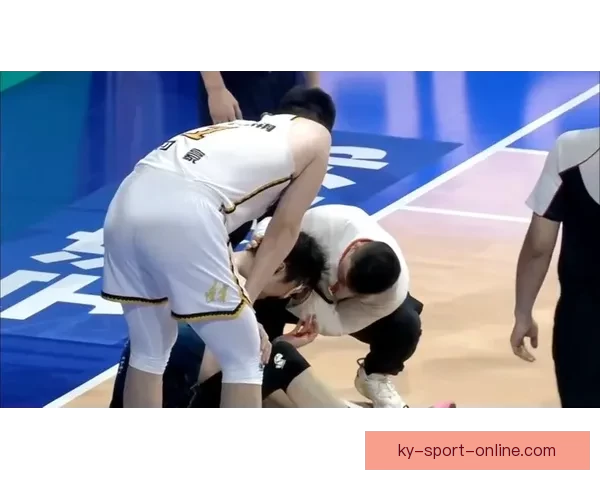 愿无大碍古德温倒地拼抢受压伤退场返回更衣室接受紧急治疗情况引关注 愿无大碍古德温倒地拼抢受压伤退场返回更衣室接受紧急治疗情况引关注